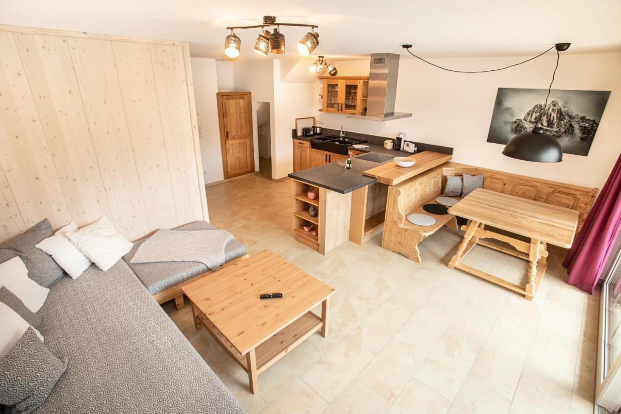 Ferienwohnungen "Zur Wally", Apartment Sauba Garmisch-Partenkirchen Esterno foto